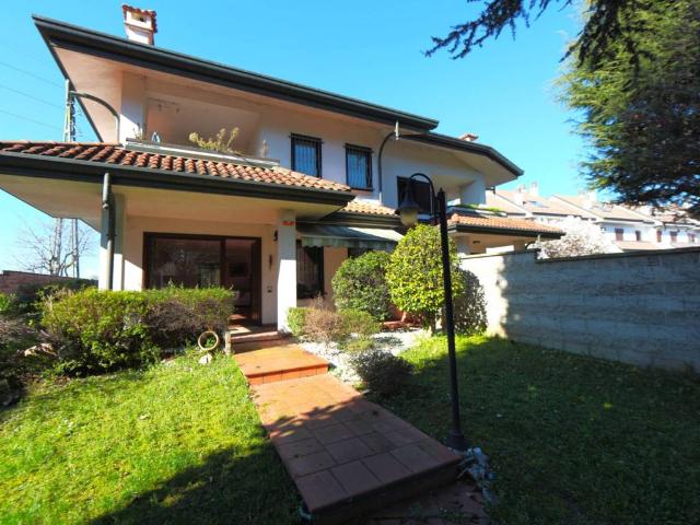 Villa in vendita a Castellanza VA