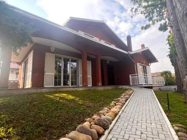 Villa in vendita a Castellanza VA