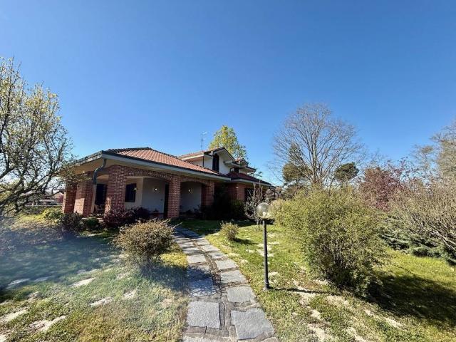 Villa in vendita a Castelletto Cervo BI