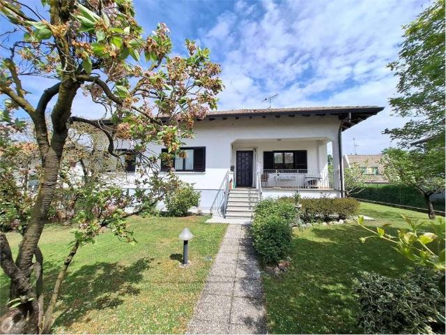 Villa in vendita a Castelletto Sopra Ticino NO