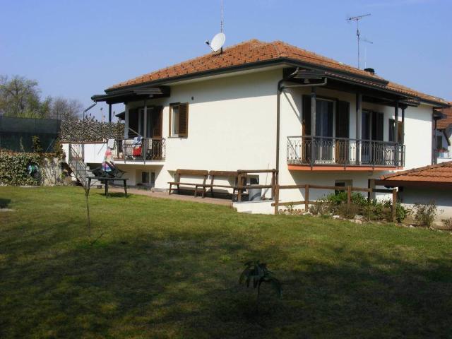 Villa in vendita a Castelletto Sopra Ticino NO