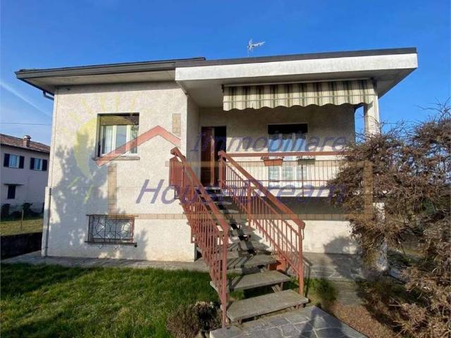 Villa in vendita a Castelletto Sopra Ticino NO
