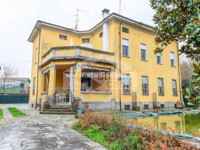 Villa in vendita a Castelleone CR
