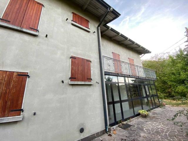 Villa in vendita a Castelnovo Ne' Monti RE