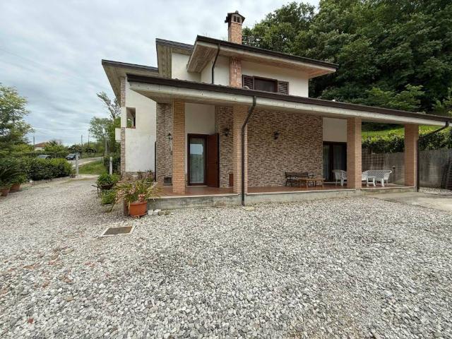 Villa in vendita a Castelnuovo Cilento SA