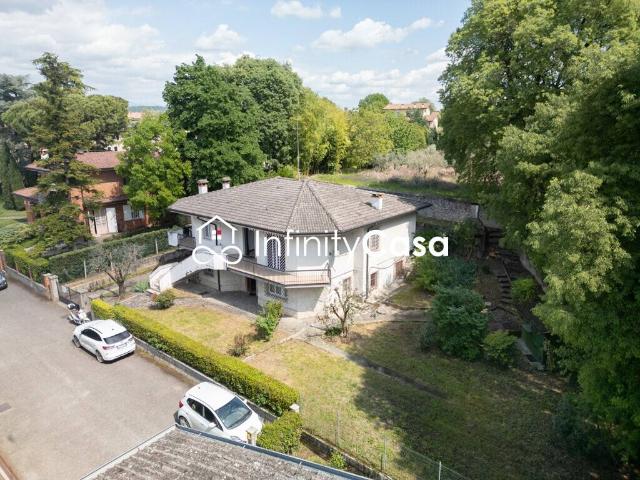 Villa in vendita a Castelnuovo del Garda VR