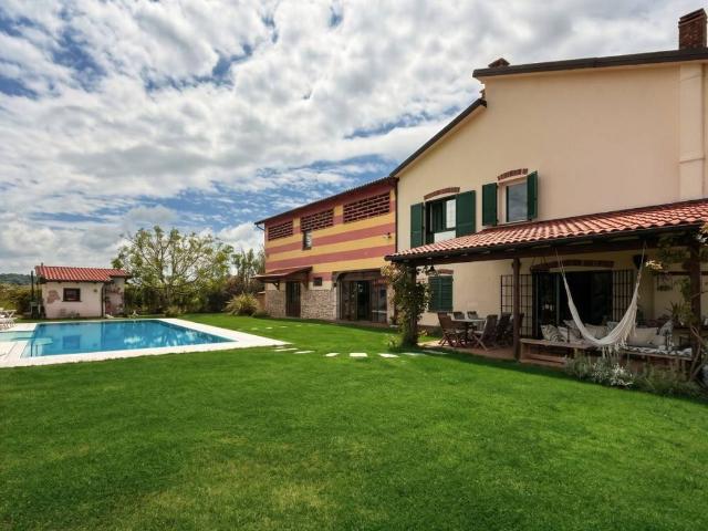 Villa in vendita a Castelnuovo del Garda VR