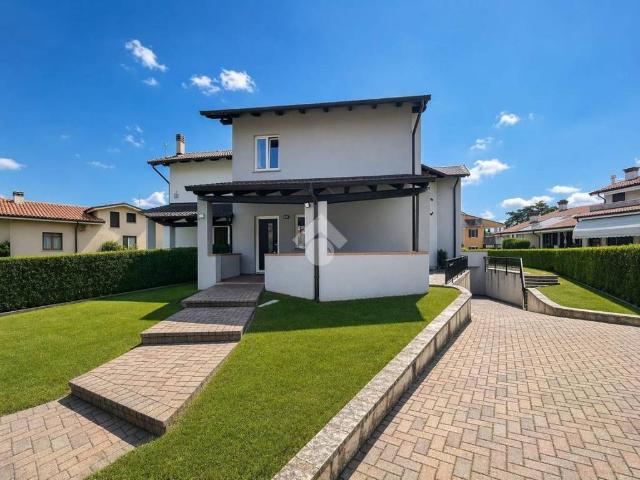 Villa in vendita a Castelnuovo del Garda VR