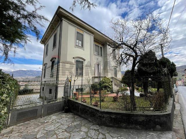 Villa in vendita a Castelnuovo di Garfagnana LU