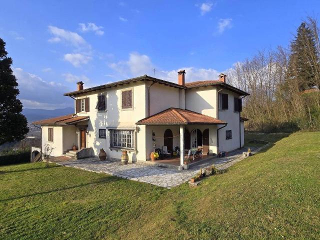 Villa in vendita a Castelnuovo di Garfagnana LU