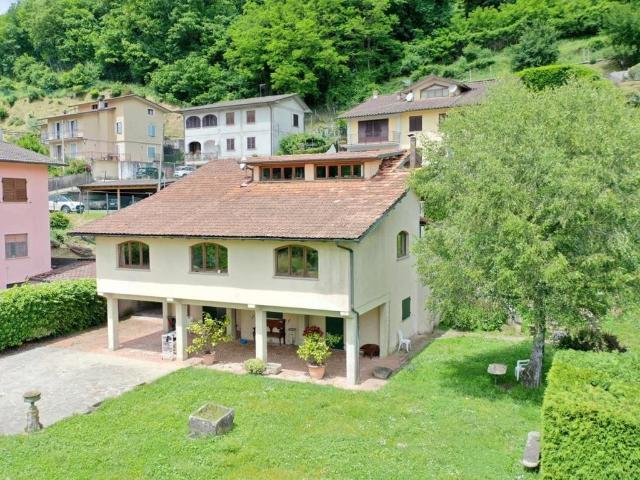Villa in vendita a Castelnuovo di Garfagnana LU