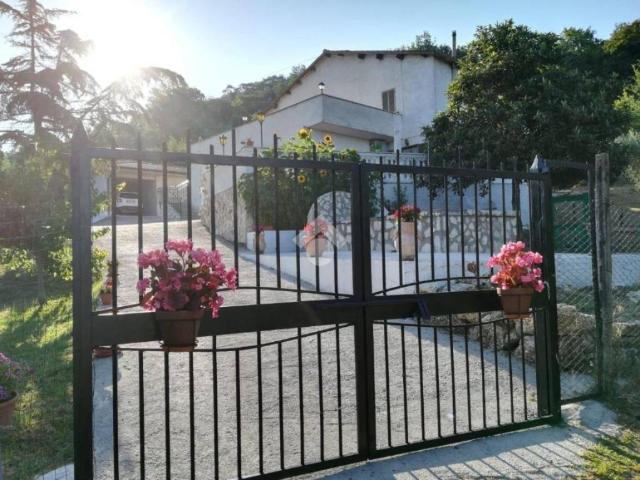 Villa in vendita a Castelnuovo di Farfa RI