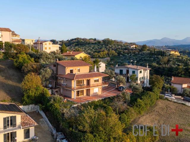 Villa in vendita a Castelnuovo di Farfa RI