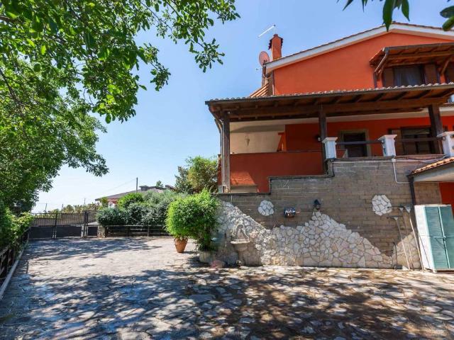 Villa in vendita a Castelnuovo di Porto RM