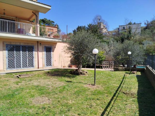 Villa in vendita a Castelnuovo di Porto RM