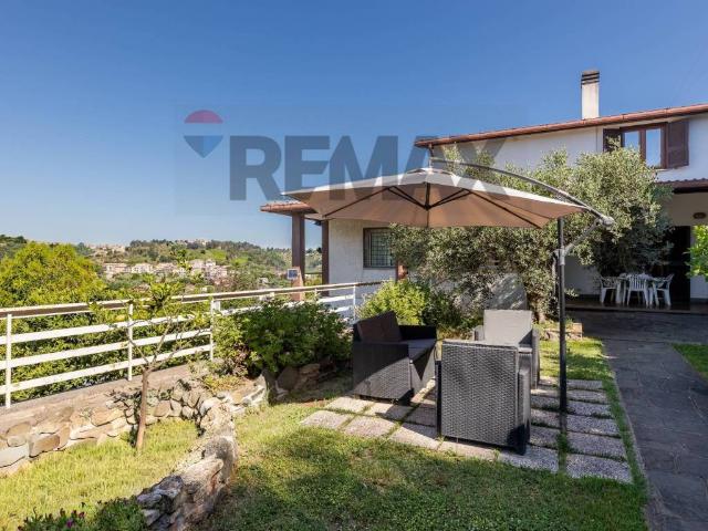 Villa in vendita a Castelnuovo di Porto RM