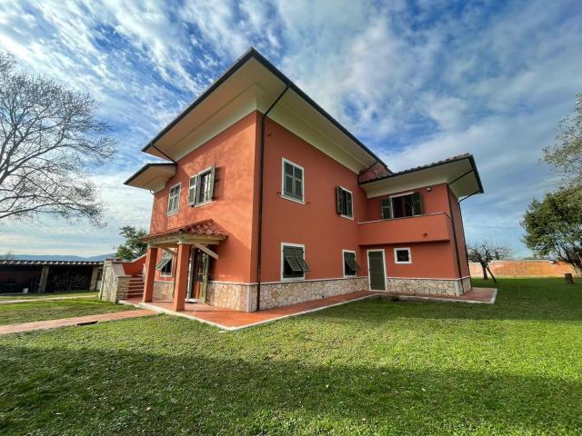 Villa in vendita a Castelnuovo Magra