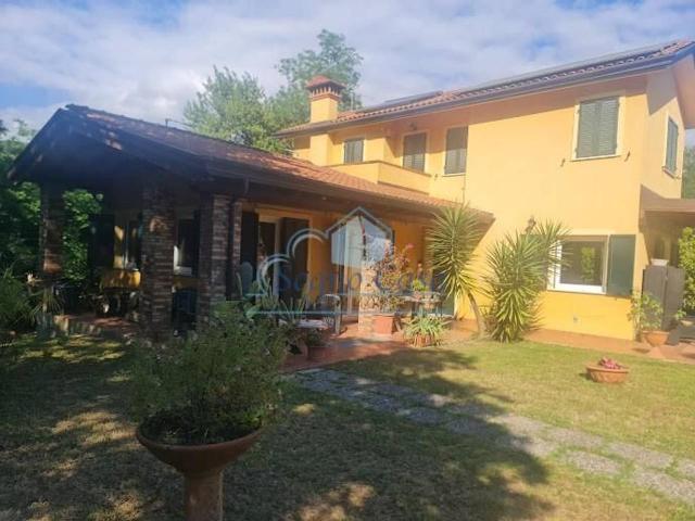 Villa in vendita a Castelnuovo Magra