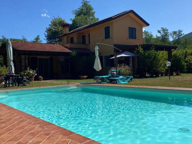 Villa in vendita a Castelnuovo Magra SP