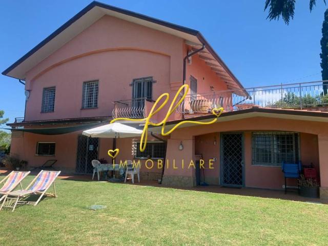 Villa in vendita a Castelnuovo Magra SP