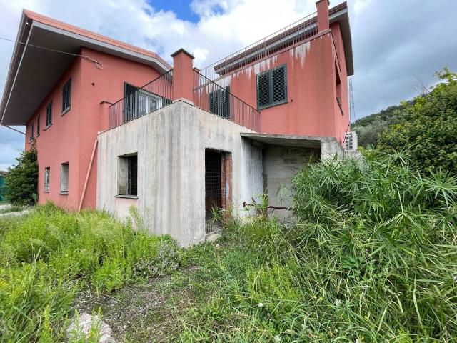 Villa in vendita a Castelnuovo Magra SP