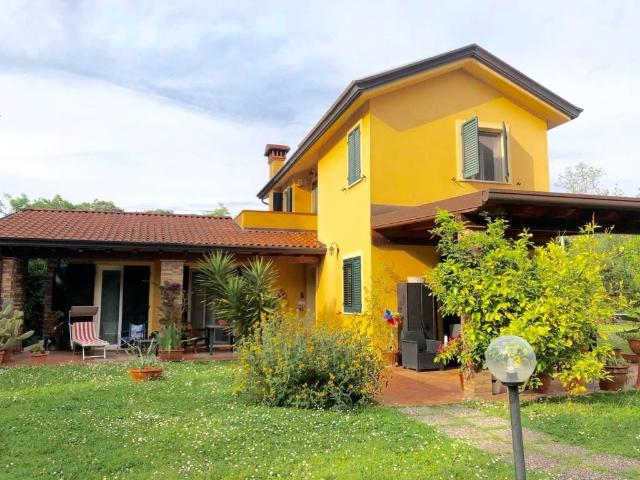 Villa in vendita a Castelnuovo Magra SP