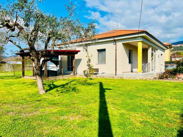 Villa in vendita a Castelnuovo Magra SP