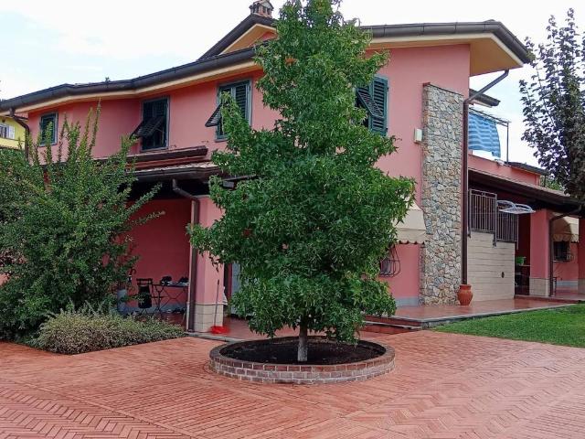Villa in vendita a Castelnuovo Magra SP
