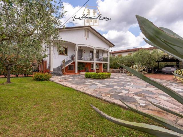 Villa in vendita a Castelnuovo Magra SP
