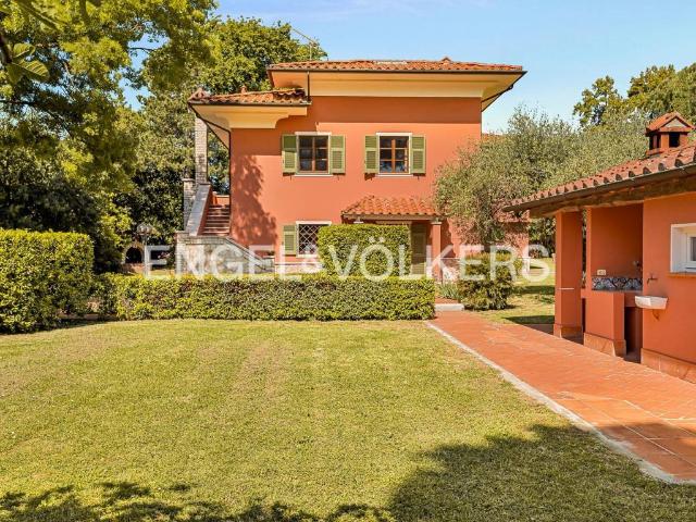 Villa in vendita a Castelnuovo Magra SP