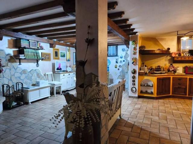Villa in vendita a Castelnuovo Magra SP