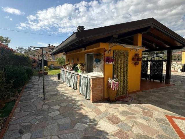 Villa in vendita a Castelnuovo Magra SP