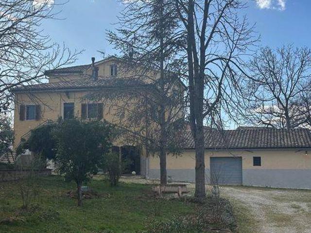 Villa in vendita a Castelraimondo MC