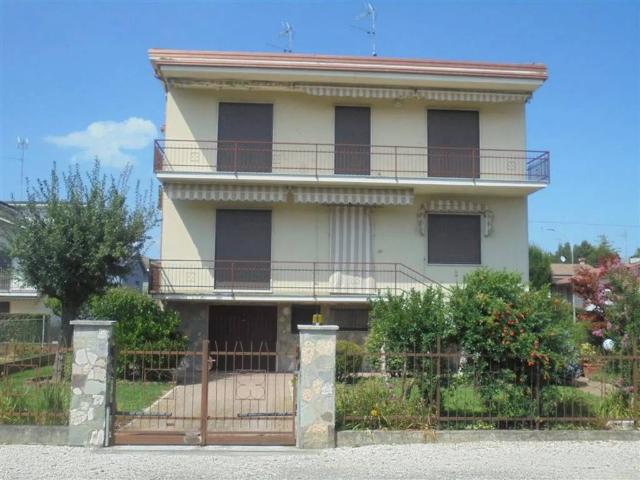 Villa in vendita a Castelvetro Piacentino PC