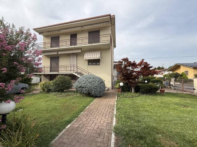 Villa in vendita a Castelvetro Piacentino PC
