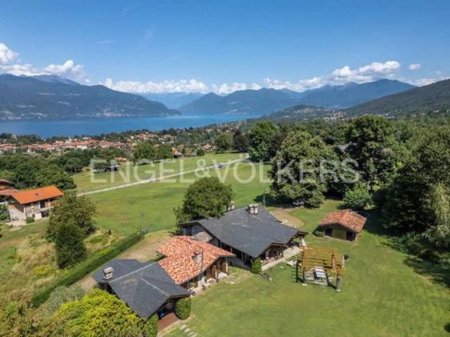 Villa in vendita a Castelveccana