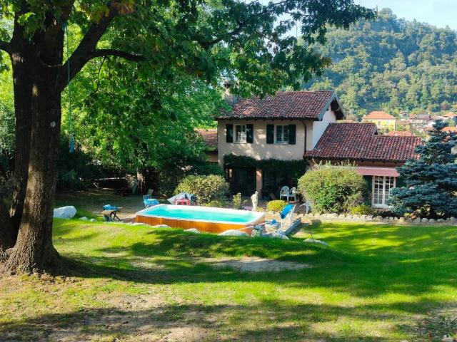 Villa in vendita a Castelveccana VA