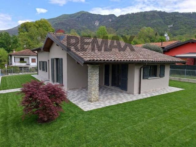 Villa in vendita a Castelveccana VA