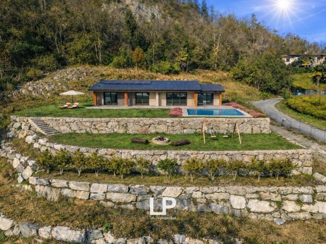 Villa in vendita a Castelveccana VA