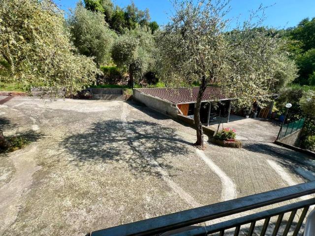 Villa in vendita a Castiglione Chiavarese GE