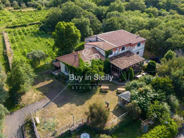 Villa in vendita a Castiglione di Sicilia CT