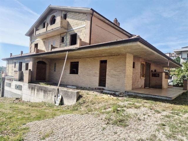 Villa in vendita a Castilenti TE