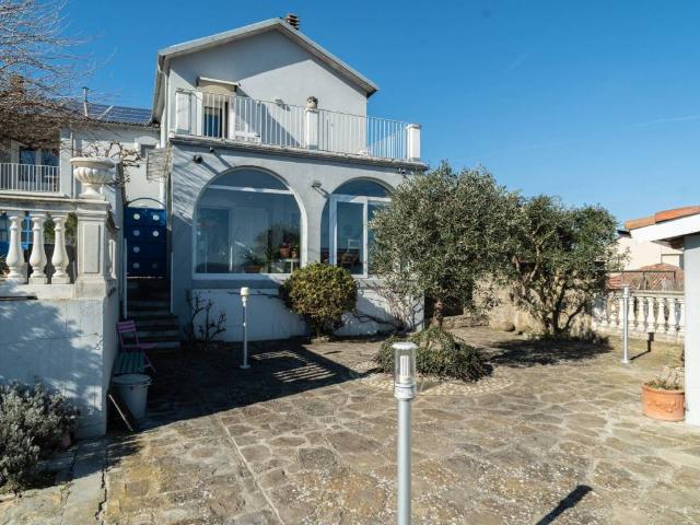 Villa in vendita a Castino CN