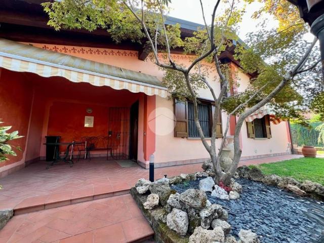 Villa in vendita a Castrezzato BS