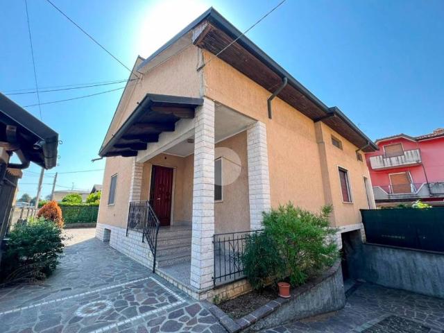 Villa in vendita a Castrezzato BS