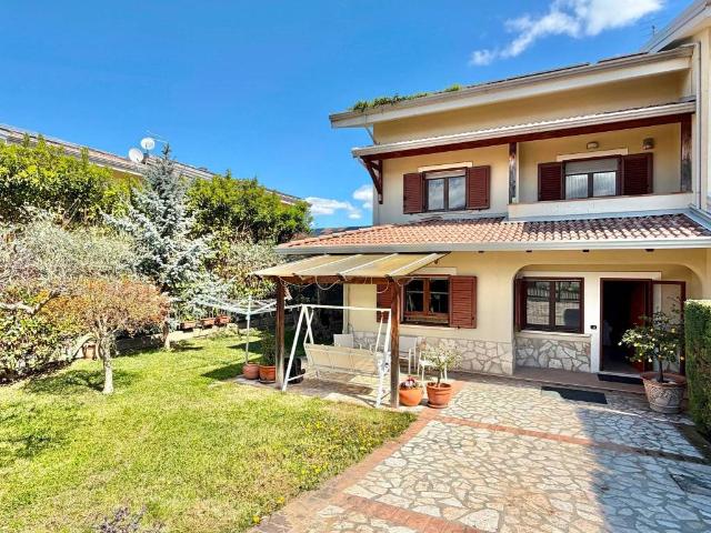 Villa in vendita a Castrolibero CS