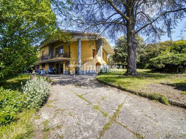 Villa in vendita a Castronno VA