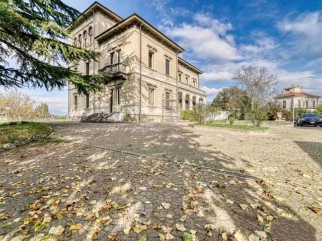 Villa in vendita a Castronno VA