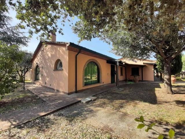 Villa in vendita a Cecina LI
