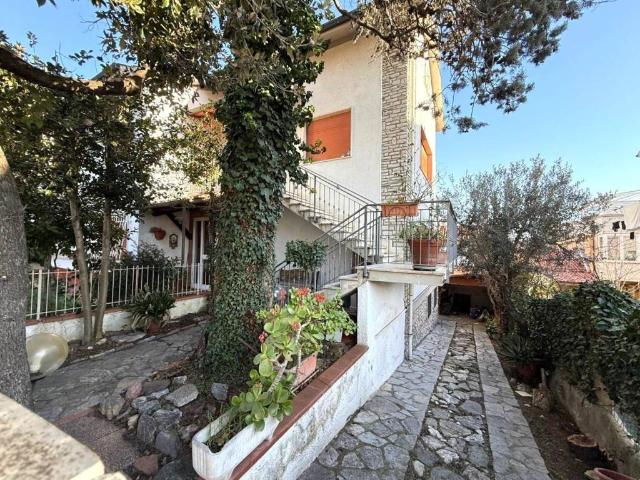 Villa in vendita a Cecina LI